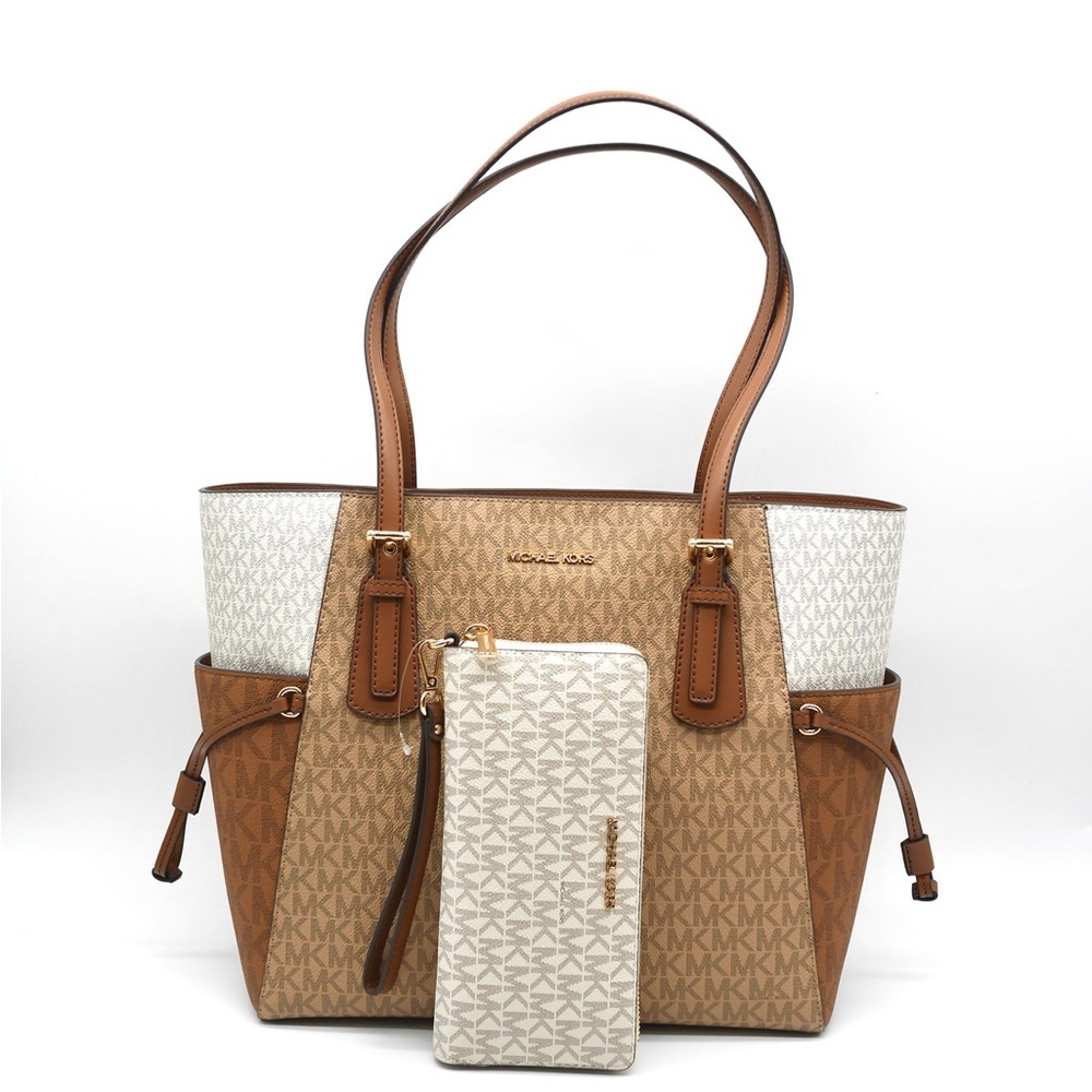 🍓NWT Michael Kors Voyager Set